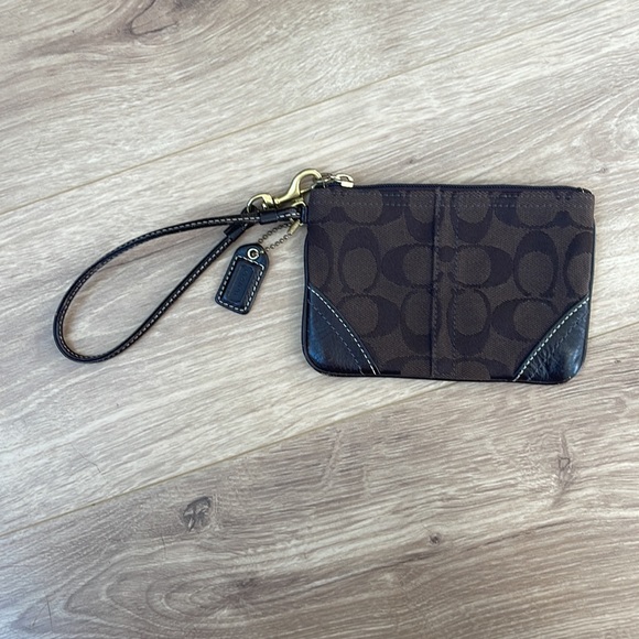 Authentic Coach Brown Monogram Wristlet - Picture 2 of 7